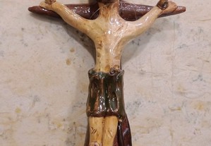 Crucifixo em cerâmica de Conceição Sapateiro de Barcelos