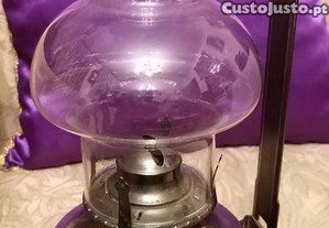 candeeiro ou lâmpada a óleo de querosene