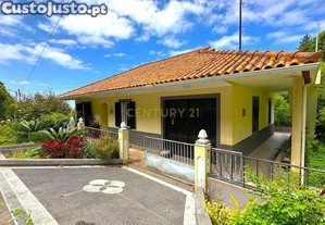 Casa T4 com Vista Mar e Montanha em So Vicente, Madeira