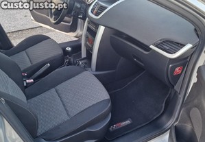 Peugeot 207 1.4 - 09