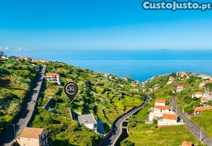 Terreno Espaçoso e Ensolarado no Lombo de Atouguia, Calheta