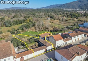 Quinta com lagar, telheiro, ptio, arrumos, terreno e poo numa localizao excecional a 5 min. do centro da Lous