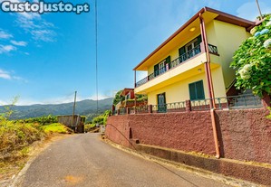 Refgio Tranquilo em So Jorge   Moradia com Terreno e Vistas Deslumbrantes