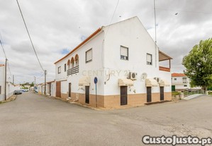 Moradia com Potencial de Habitao e Negcio em Sobral da Adia, Moura