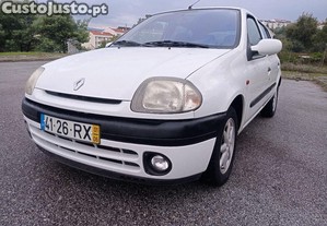 Renault Clio 1200 - 01