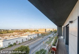 Apartamento T3 Transformado Em T4 Com Vista Mar...