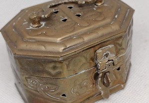 Caixas antigas guarda joias pequenas em latão