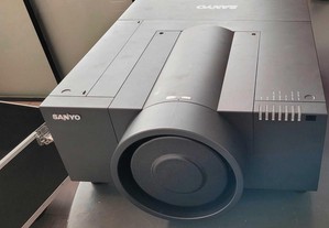 Projector de Vídeo Sanyo 9.000lumens