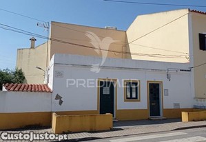 Casa de rés do chão com quintal, sousel.