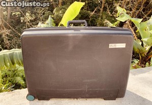 Mala de viagem marca Delsey