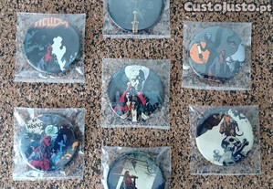 Lote de 7 crachs com ilustraes do Mike Mignola
