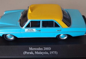 * Miniatura 1:43 Colecção "Táxis do Mundo" Mercedes-Benz 200D (1975) Perak 2ª Série