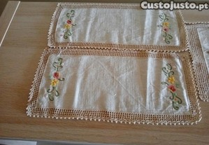 Naperons antigos bordados á mão