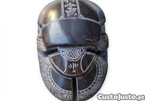Escaravelho Egípcio em Pedra Peça Ritual com Hieróglifos Gravados