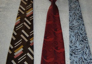 Cinco gravatas em bom estado - VINTAGE