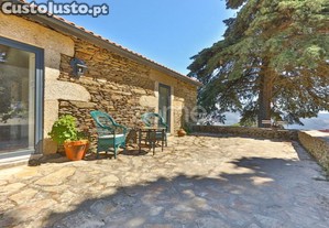 Quinta Com 14 Hectares Em Pleno Douro Vinhateiro