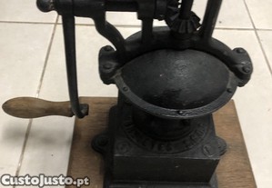 Moinho de café antigo marca peugeot