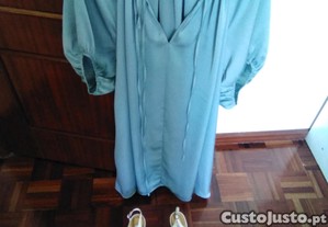 Dois conjuntos vestido e sand�lias / sapatos