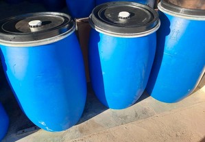 Barricas bidons potes vasilhas cubas de 120 litros usados