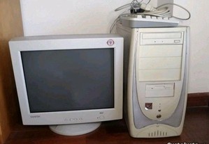 Computador torre Windows XP