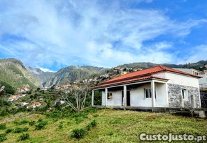 Terreno Urbano Exclusivo com Moradia em Pedra e Expansão Aprovada Monte, Funchal