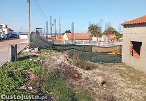 terreno com casa em constru��o