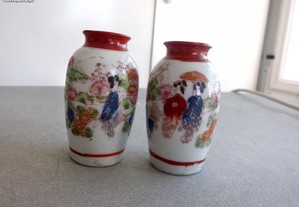 2 jarras orientais antigas pintadas á mão