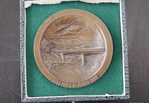 Invulgar medalha com a ponte de Álvaro. 1980-1983