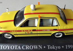 * Miniatura 1:43 Táxi Toyota Crown (1988) | Cidade Tóquio | 1ª Série