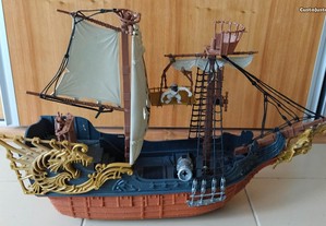 Barco pirata com rodas