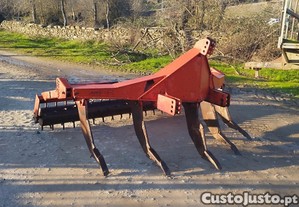 Subsolador / Riper de 5 bra�os com Rolo