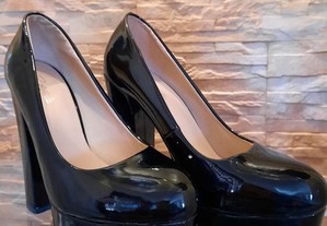 Sapato alto de senhora - cor preto - tamanho 39