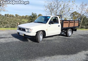 Toyota Hilux 2.4D 4x2 3 lugares