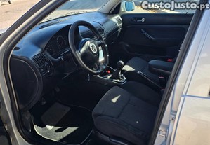 VW Golf 1.600 - 98