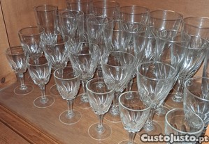 Conjunto de 60 copos de cristal