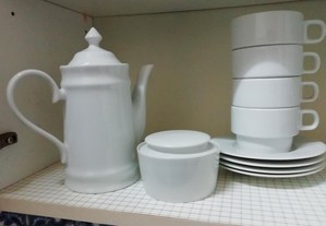 Chávenas Almoçadeiras, Cafeteira e Açucareiro, branco