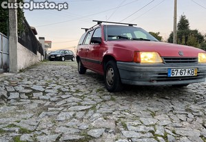 Opel Kadett 1.7D Caravan - 90