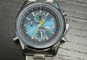 relógio lindíssimo com fundo azul - bracelete metálica