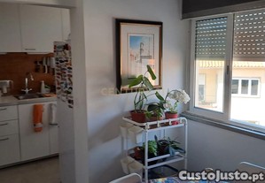 Apartamento T4 na Rua Gil Vicente - Parede