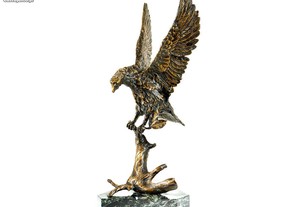 Águia - Escultura em bronze M. Manet