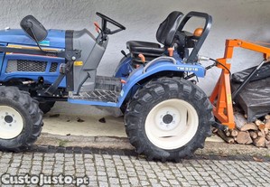 Trator Iseki 3215 4x4.