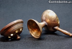 Miniatura de assador de castanhas ou incens�rio em bronze vintage