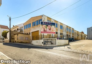Loja / Estabelecimento Comercial em Casal de Cambra de 1020,00 m²