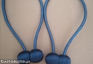 Para prender cortinados com �man