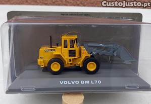 VOLVO , Maquinas : 4 modelos escala 1/72
