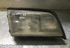 tica / Farol Mercedes C220 W202 - Direito
