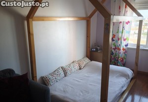 Cama de criança formato de cabana (com várias ofertas)