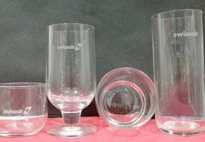 Conjunto de 4 copos vidro com a gravação do símbolo da companhia aérea Suíça, Suissair