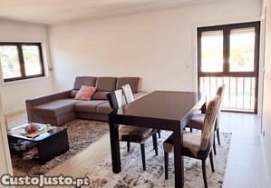 Apartamento T3 renovado com garagem