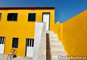 Moradia T2 Duplex em remodelação em Vale de Lobos